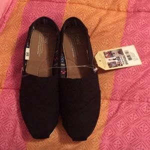 Brand New Toms